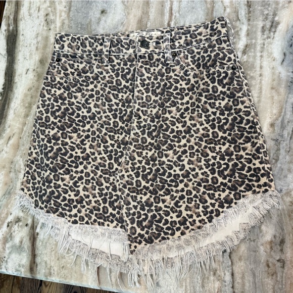 Women’s FREE PEOPLE Bailey leopard print high rise denim mini skirt- Size 25 - Picture 3 of 5